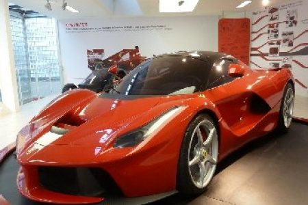 Ein Ausflug zum Ferrari-Museum in Italien von Rimini aus